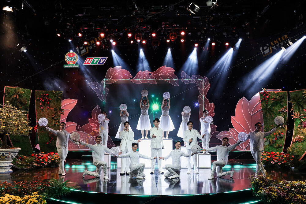 enter-media-chup-hinh-lay-lien-su-kien-cho-chuong-trinh-tet-nghia-tinh-cua-dai-truyen-hinh-htv-va-hoi-nong-dan-001