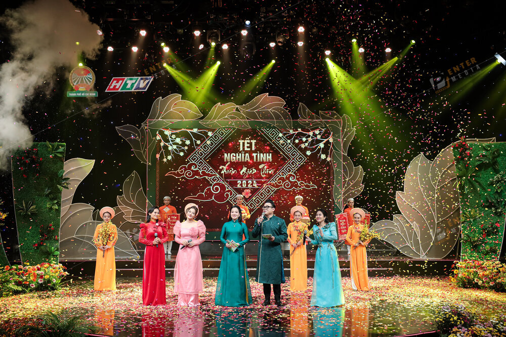 enter-media-chup-hinh-lay-lien-su-kien-cho-chuong-trinh-tet-nghia-tinh-cua-dai-truyen-hinh-htv-va-hoi-nong-dan-008