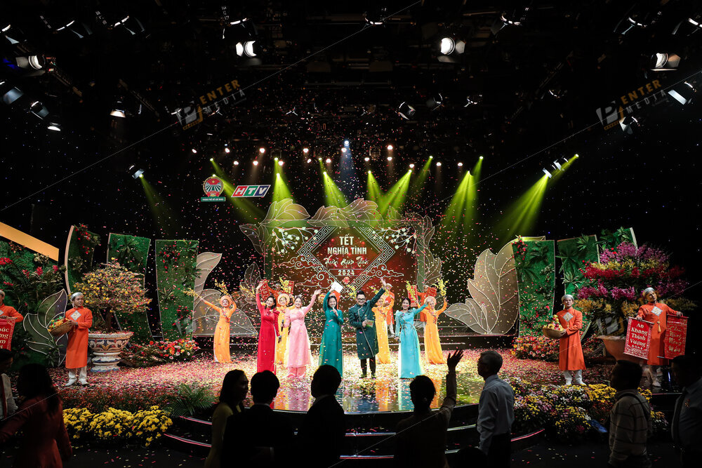 enter-media-chup-hinh-lay-lien-su-kien-cho-chuong-trinh-tet-nghia-tinh-cua-dai-truyen-hinh-htv-va-hoi-nong-dan-009