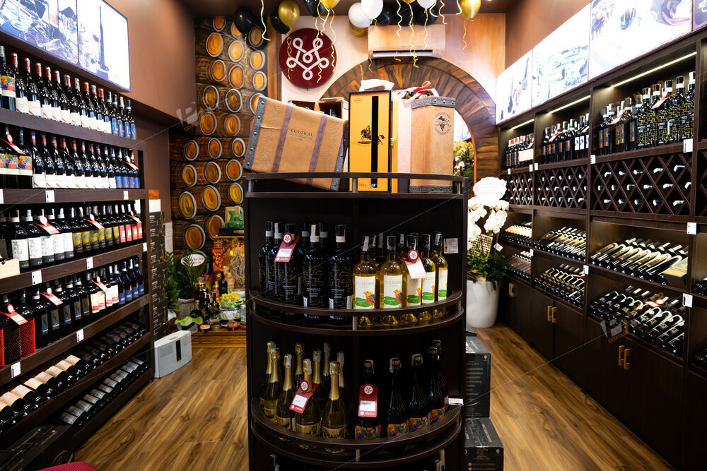 Cửa hàng rượu nhập khẩu Wine Plaza