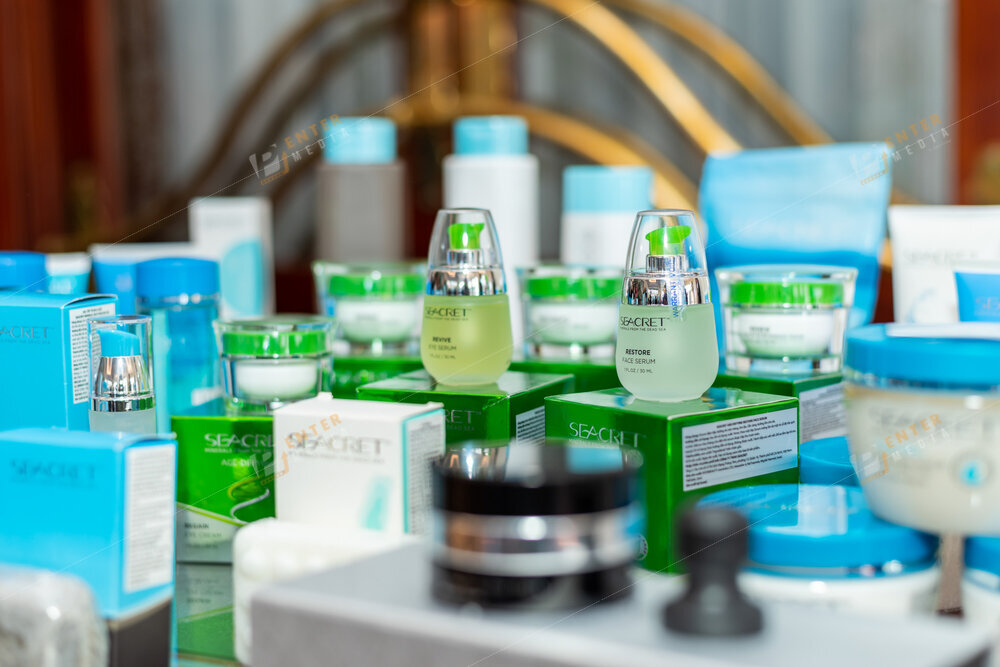 Sản phẩm công ty Seacret trưng bày trong sự kiện