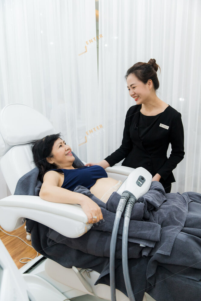 Khách hàng trải nghiệm dịch vụ spa làm đẹp tại LA Beatuy