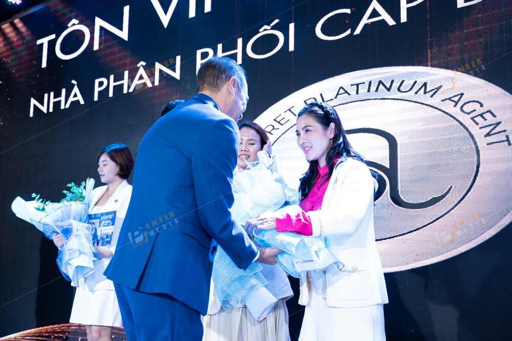 enter-media-quay-phim-su-kien-chup-hinh-su-kien-business-dinner-hoi-nghi-kinh-doanh-cung-seacret-079