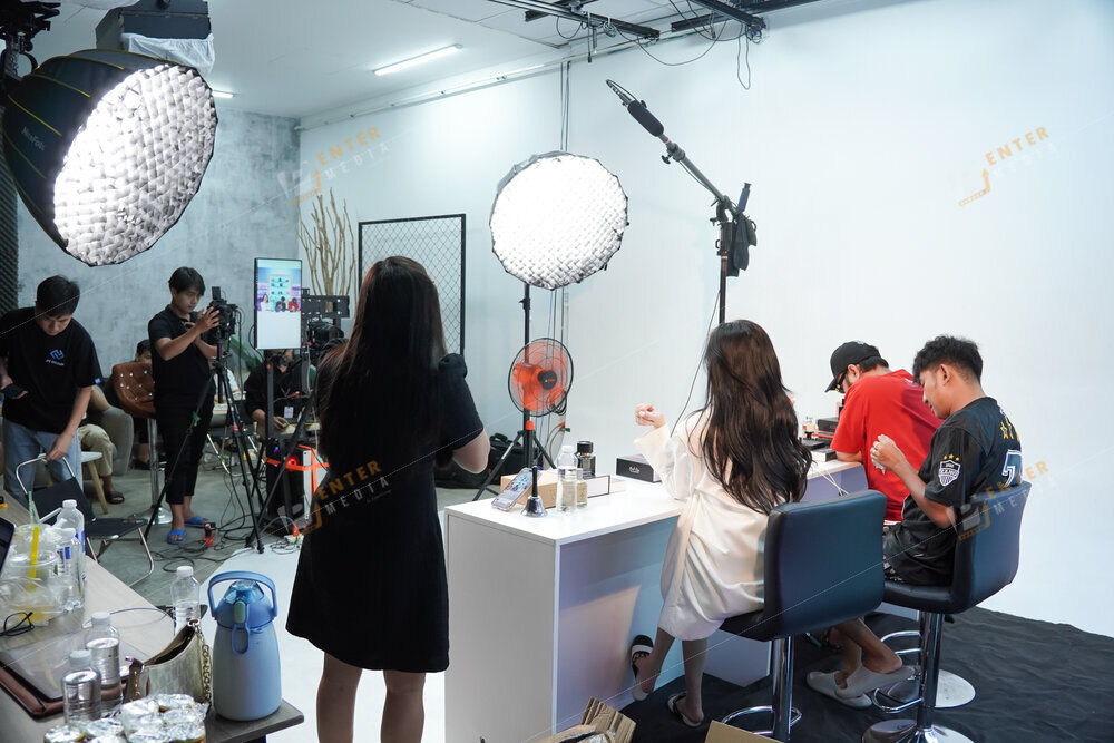 enter-media-livestream-ban-hang-megalive-cung-koc-kol-cho-agency-ptgroup-005