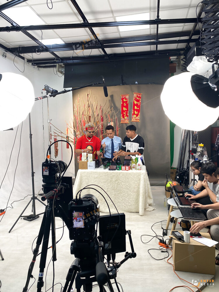 Livestream Hùng Thuận - Thái Vũ (Blackbi) - Vinh Râu vào dịp tết Nguyên đán