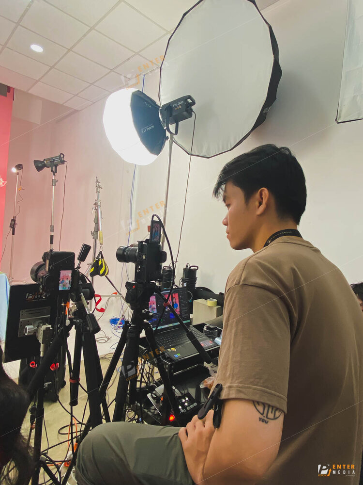 Kỹ thuật máy quay trong phiên livestream của Vietravel