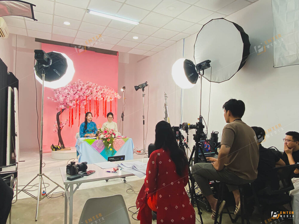 Enter Media triển khai dự án livestream tư vấn tour du lịch cho Vietravel tại studio