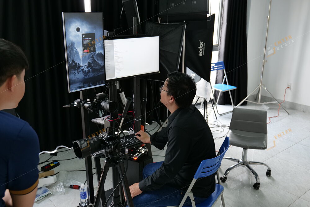 Kỹ thuật Enter Media setup phòng livestream trọn gói 2 camera cho Ba Thức Group (BTG)