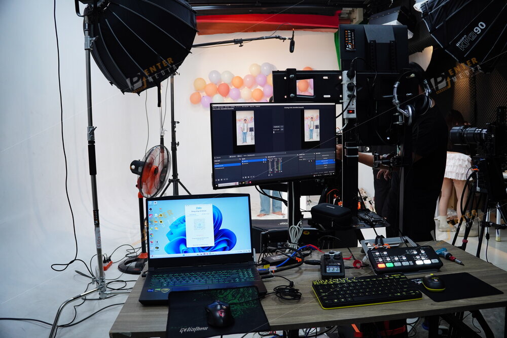 Thiết bị setup trong buổi livestream cùng KOL Xoài Non cho thương hiệu Erosska