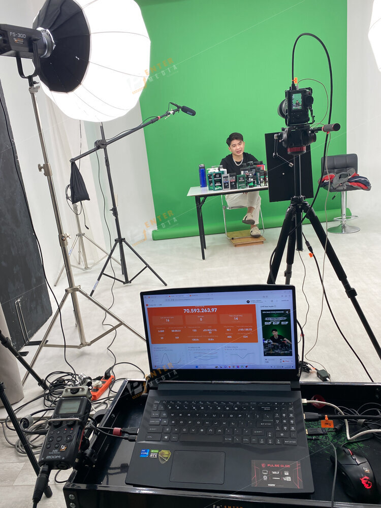 Hậu trường livestream Romano