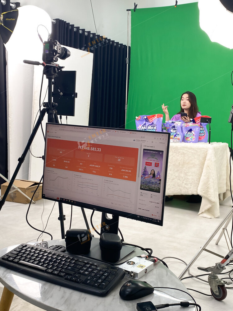 Hậu trường livestream nước giặt Maxkleen