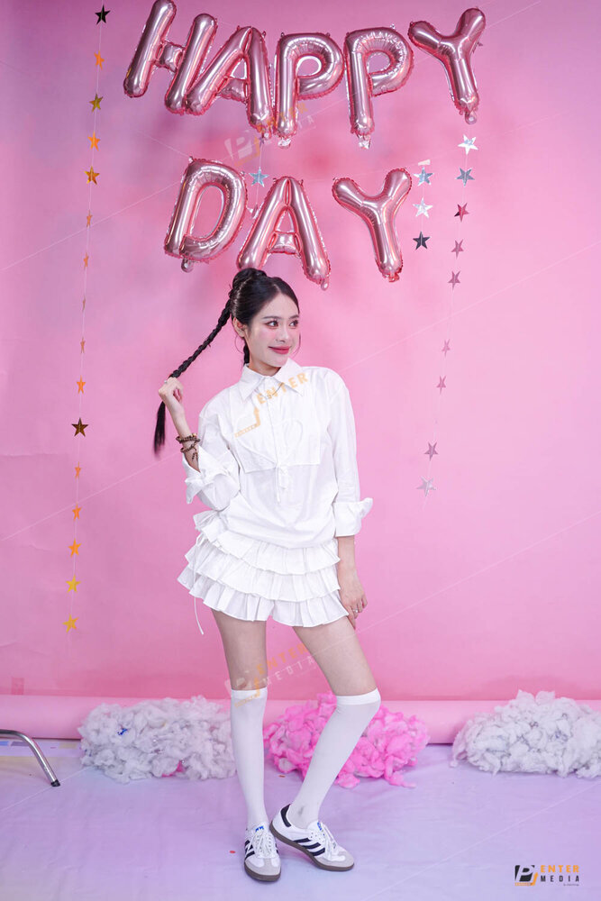 Hình ảnh background setup cho phiên livestream thời trang Wepretty