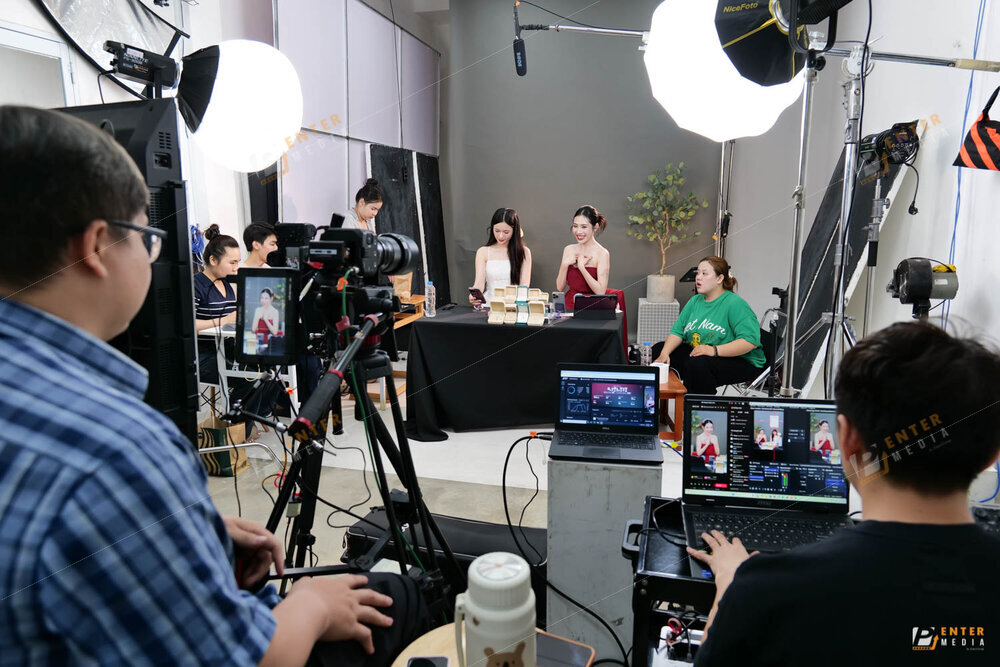 Hậu trường Ngọc Matcha livestream cho trang sức Lamy