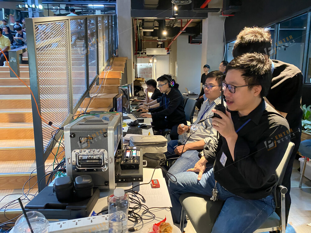 Kỹ thuật viên livestream giải đấu chung kết quốc gia “Đường Đua Cực Tốc” do Zing Speed tổ chức tại VNG Campus