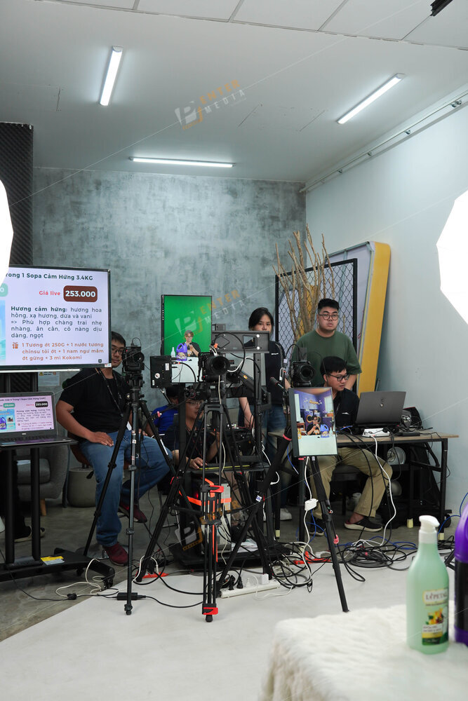 Hình ảnh thiết bị được lắp đặt cho phiên livestream bán nước giặt Sopa