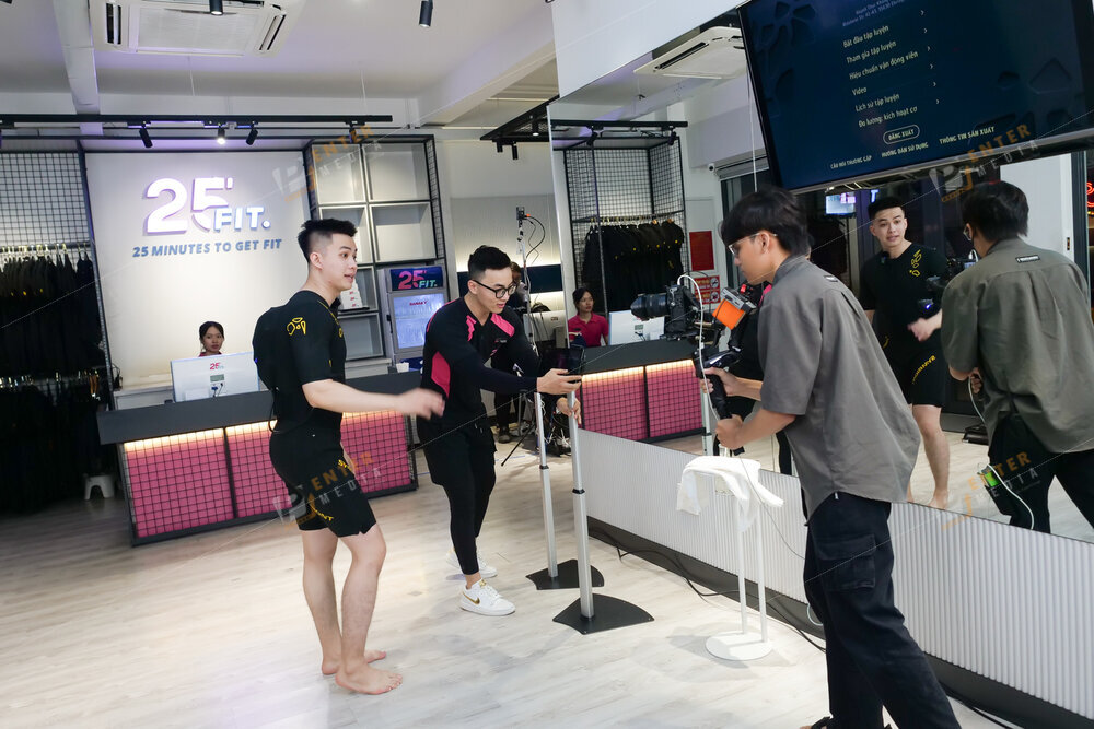 Enter Media livestream phòng tập gym 25FIT trên TikTok