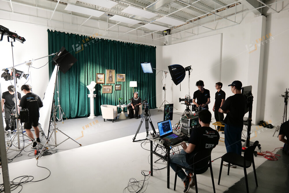 Không gian studio trong buổi livestream