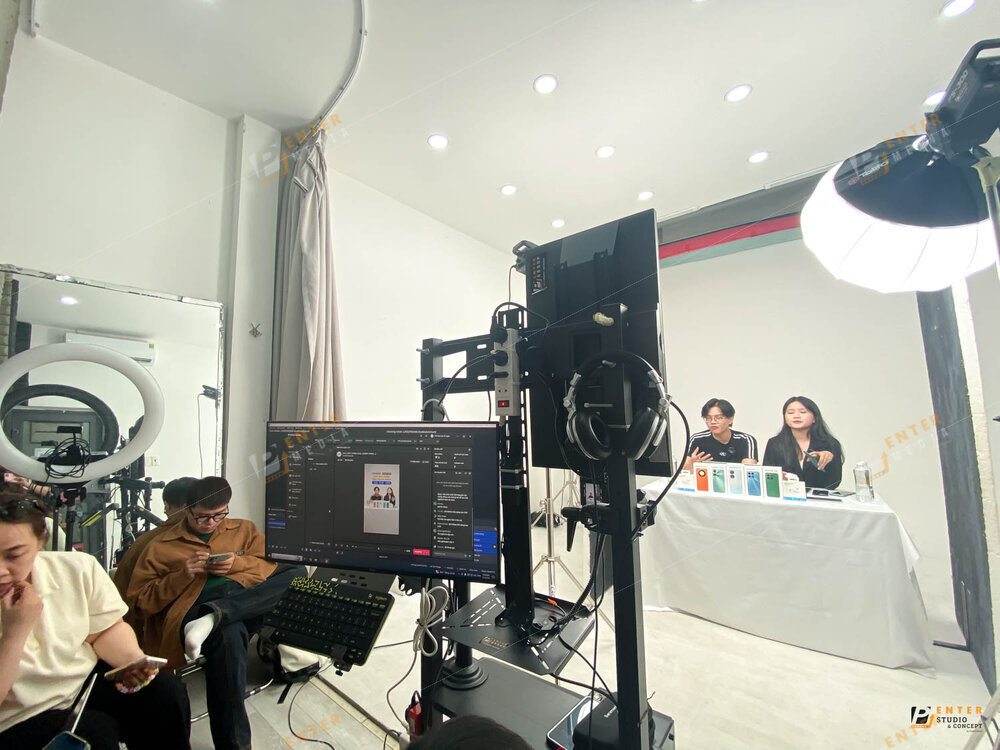 Hậu trường livestream điện thoại Honor tại phòng live 40m2