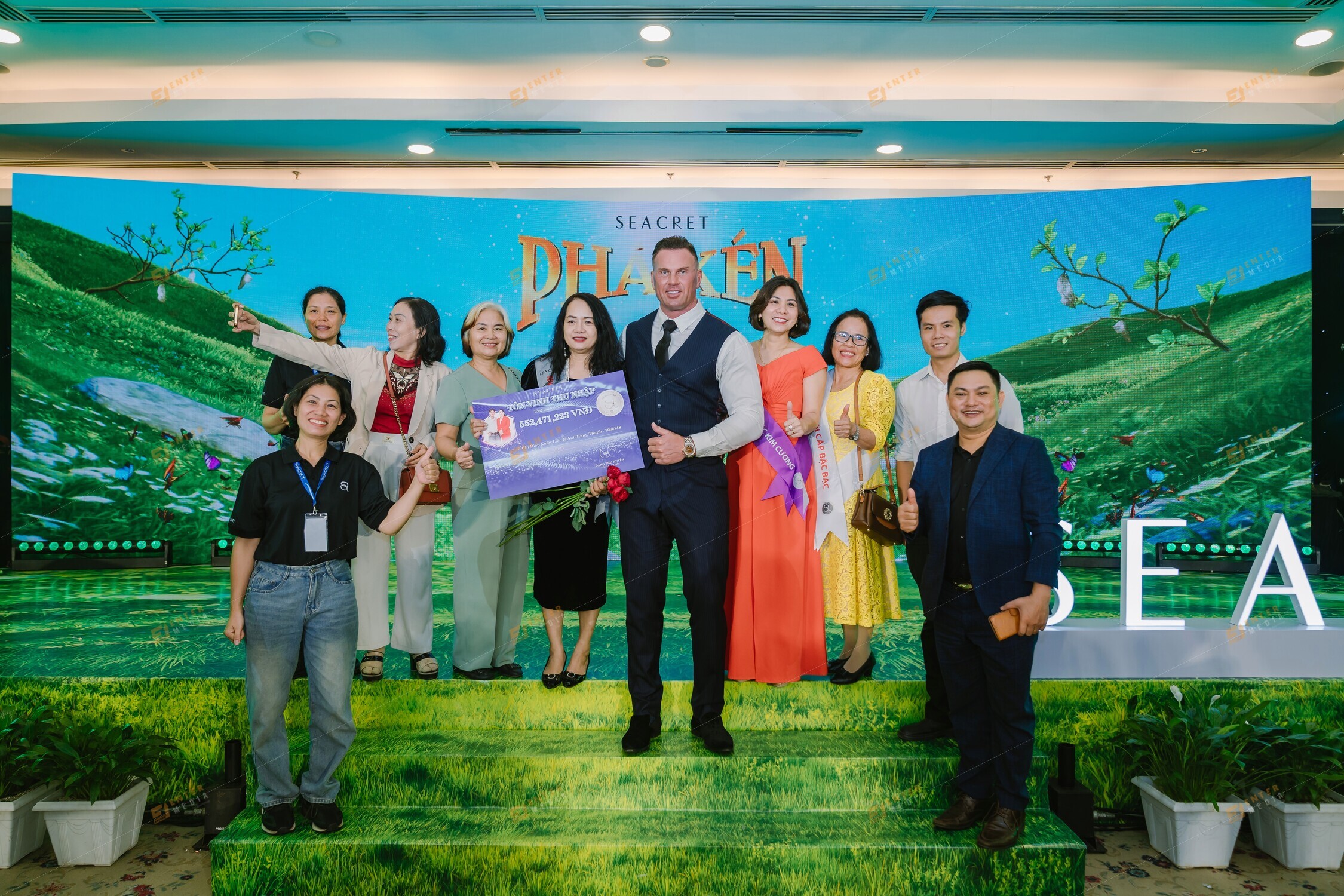 anh-su-kien-pha-ken-cua-seacret-tai-hcm-do-enter-media-thuc-hien-001