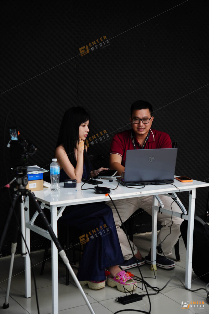 Bàn giao thiết bị setup livestream cho khách hàng RR Beauty