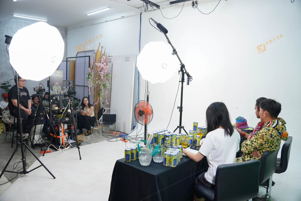 Không gian phòng livestream 60m2 key phông xanh cho HYRO Energy tại Enter Studio