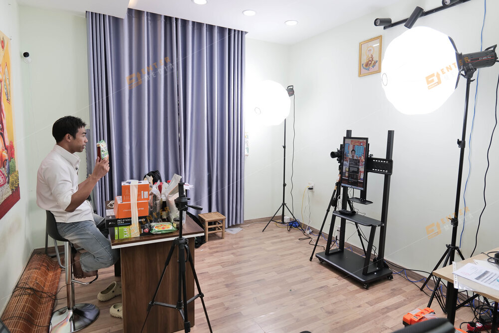 Enter Media Setup Phòng Livestream Bán Hàng Cho Hương Quê Vegan