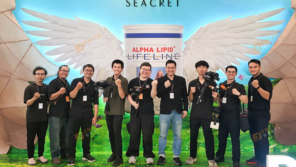 Đội ngũ Enter Media tác nghiệp quay phim chụp ảnh livestream sự kiện Seacret HCM