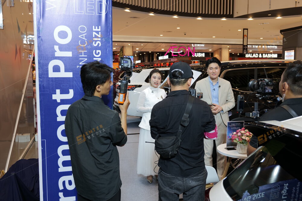 Ekip kỹ thuật Enter Media livestream ô tô Volkswagen