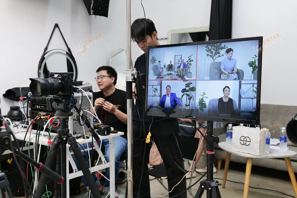 Màn hình monitor cho diễn giả trong buổi quay