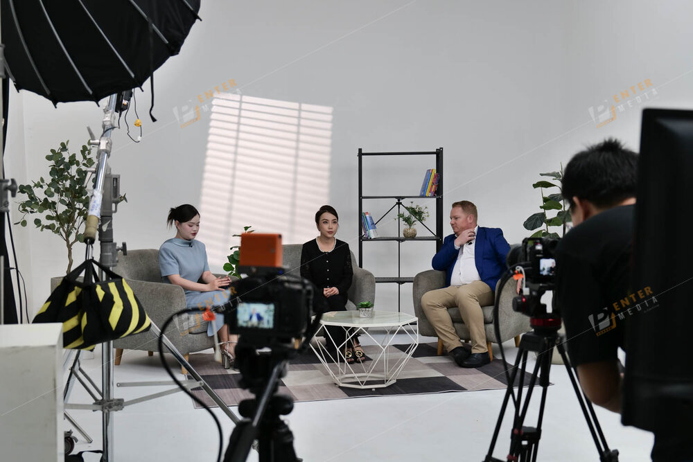 Enter Media setup quay talkshow chuyên đề bác sỹ tư vấn cho thiết bị y tế Inamed
