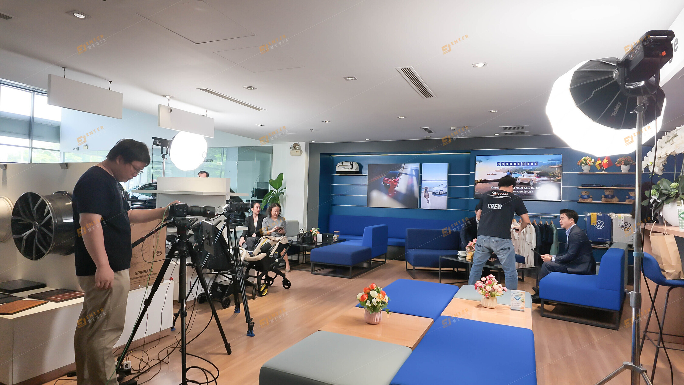 Hậu trường Enter Media thực hiện livestream Sự kiện Giải nhiệt mùa hè 2026 cùng Volkswagen service 