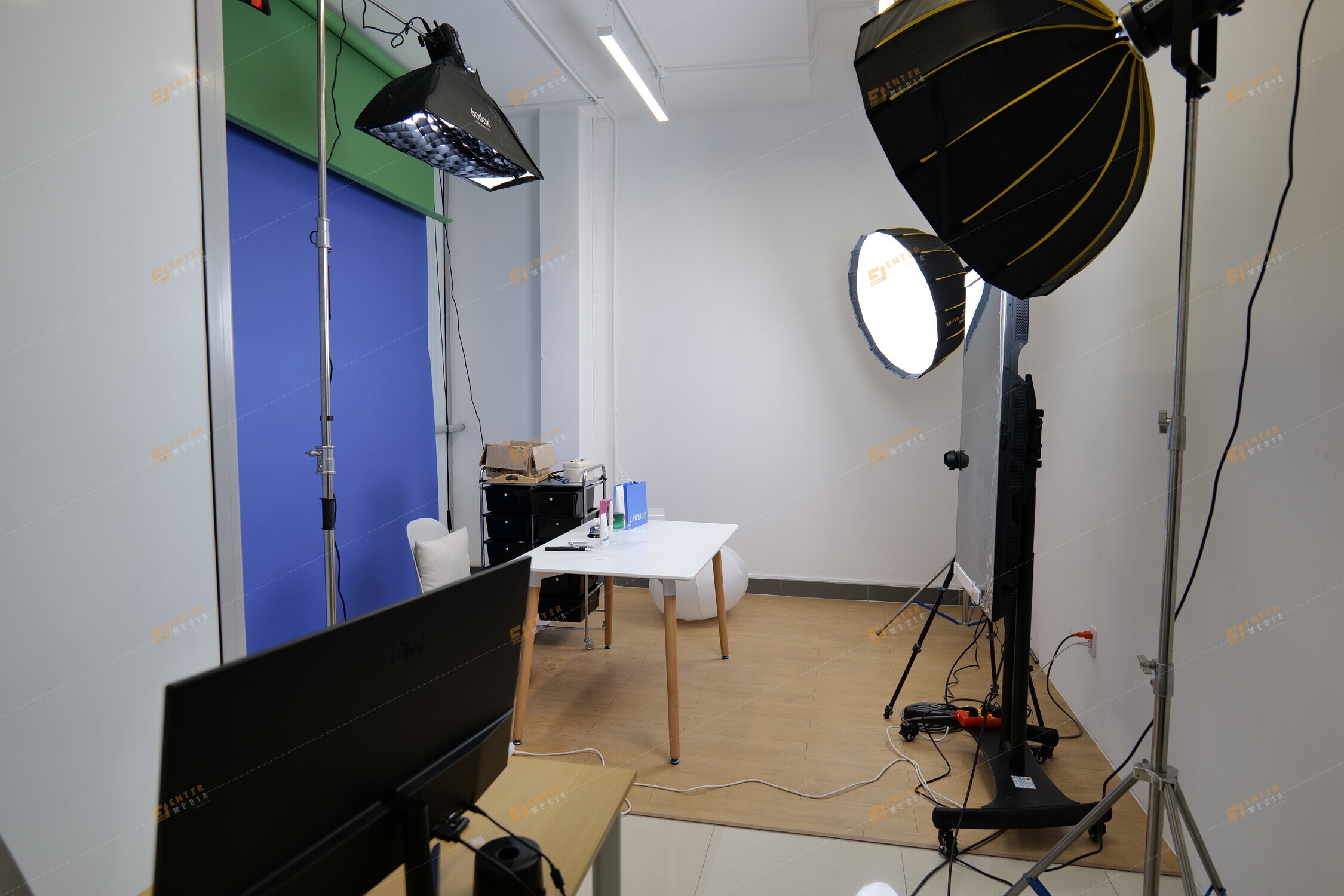 Enter media setup phòng livestream mỹ phẩm cho Acengy