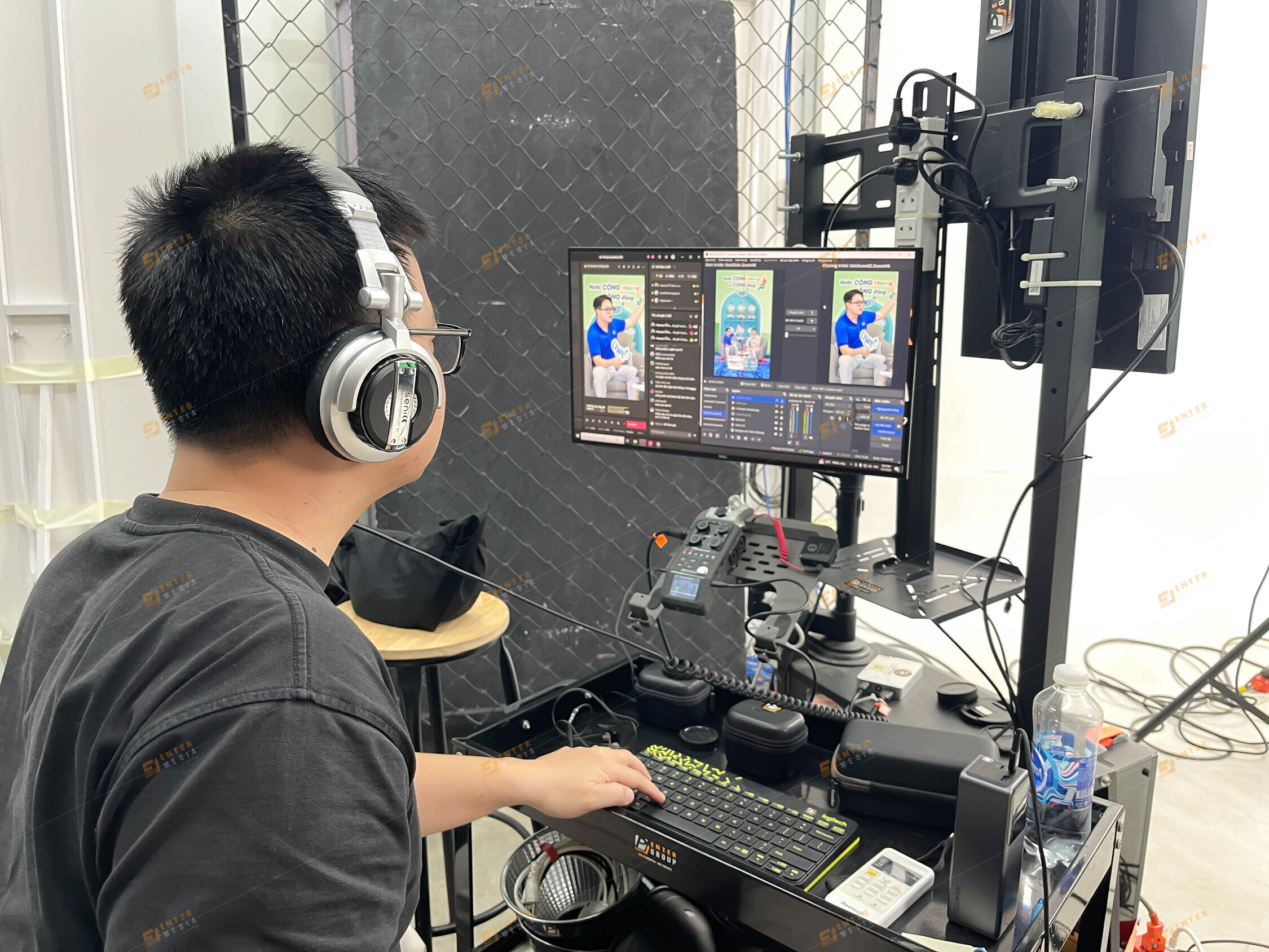 Nhân sự kỹ thuật hỗ trợ suốt phiên livestream
