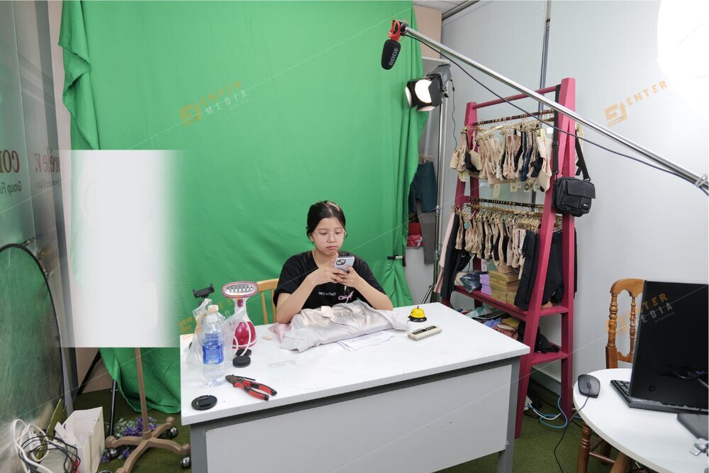 Enter Media cung cấp giải pháp setup phòng livestream với không gian 10m2 cho thương hiệu Corèle V